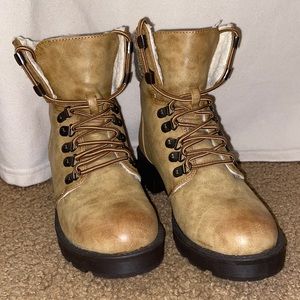 Winter Boots with Fuzzy Lining